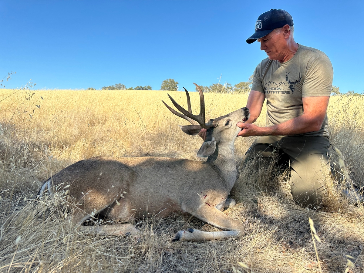 Tom Ryle Blacktail Skyrose Ranch Hunting Blacktail deer Photo Gallery